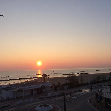 Sunrise Beach House - Sea View Apartment *