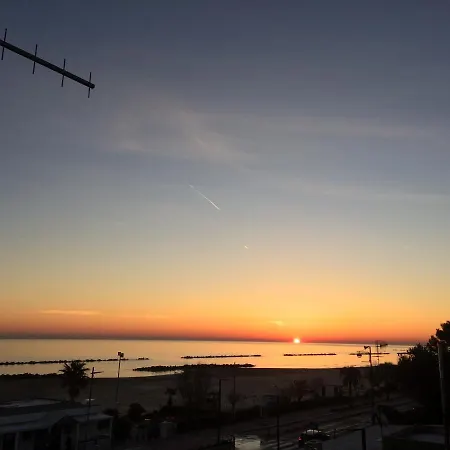 Sunrise Beach House - Sea View