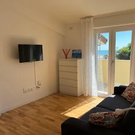 Sunrise House - Sea View Апартаменты Монтесильвано